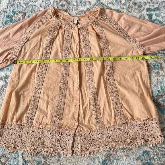 LOGO Lavish Woven Button Front Top with Lace Trim beautiful cream color size M - Picture 3 of 8